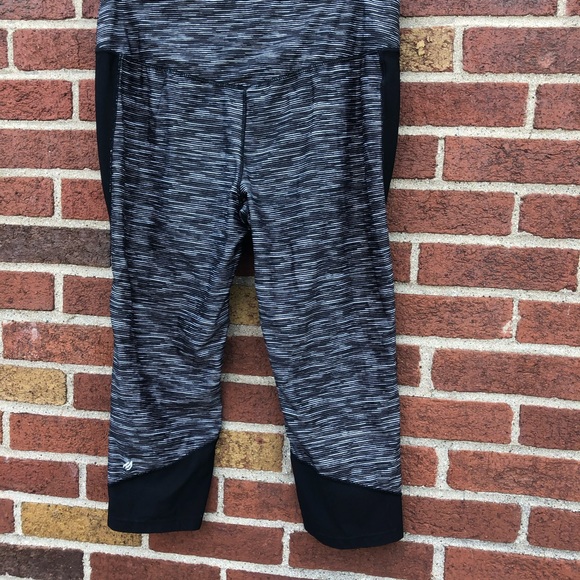 Eddie Bauer Womens Athletic Cropped Leggings Black Size Large - Picture 2 of 9